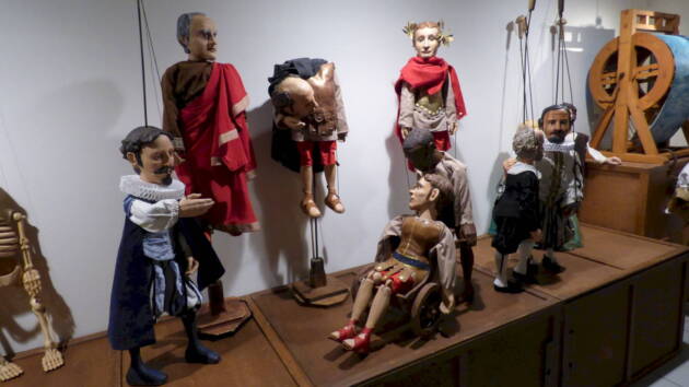 ‘Actores sin alma: mil años de figura en escena’: la exposición del teatro de figuras