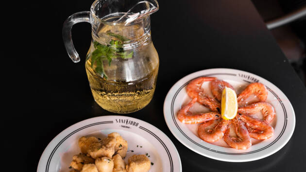 Rebujito y gambas en Taberna San Isidro para celebrar las Ferias de Alcalá de Henares 2025