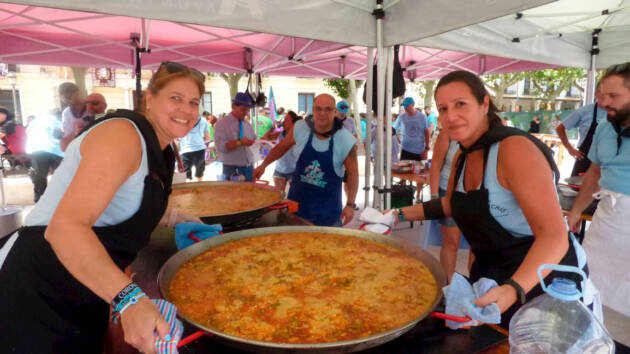 Paella solidaria de Los Pichis en el vermú de El Nido, El Golpe, Los Reincidentes y El Juglar