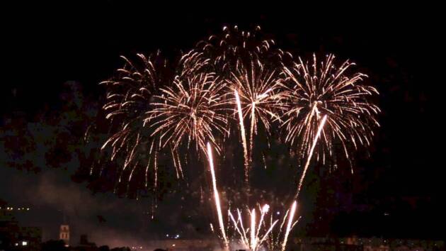 Alcalá de Henares despidió sus Ferias 2025 con un gran espectáculo de fuegos artificiales