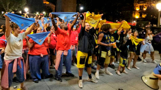 Las Peñas despiden las Ferias de Alcalá 2025 cantando el ‘Pobre de mí’
