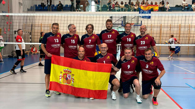 Los veteranos del Club Voleibol Alcalá se trajeron el bronce de Polonia
