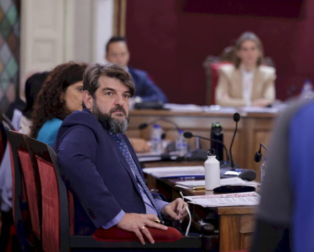 VOX Alcalá: «Palacios vuelve a perder en los tribunales: la Justicia desestima su demanda contra el Ayuntamiento y contra el concejal Víctor Acosta»