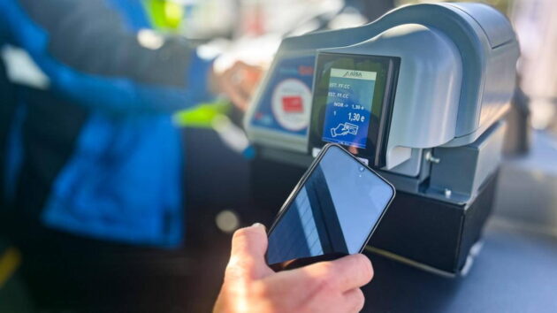 Más del 20% de los usuarios pagan ya con tarjeta en los autobuses interurbanos desde la activación del servicio