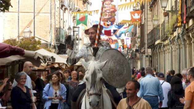 Los Pasacalles y Espectáculos del Mercado Cervantino 2025