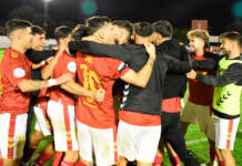 La RSD Alcalá con 9 jugadores, sin entrenador y con un suplente expulsado, se carga al líder
