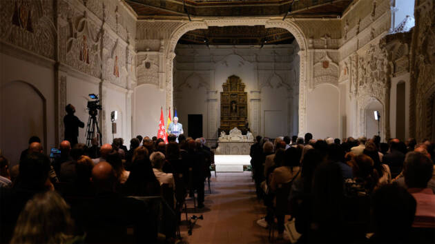 La UAH premia la trayectoria de sus trabajadores más veteranos