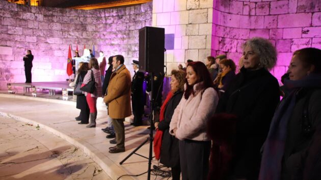 PSOE: «La alcaldesa de Alcalá rompe el consenso histórico en el acto del 25N para proteger a VOX»