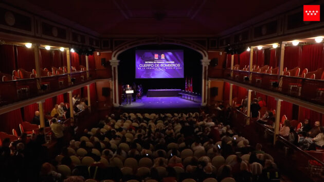 Entrega de honores a los Bomberos de la Comunidad en Alcalá de Henares