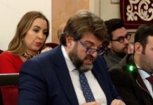 VOX Alcalá de Henares pide suspender la obligatoriedad de la baliza V-16 por ser injustificada, costosa e ineficaz