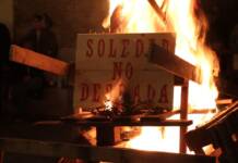 La Hoguera de Santa Lucía vuelve a iluminar Alcalá con un mensaje contra la soledad no deseada