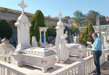 Don Quijote también cabalga en el mexicano Panteón de Santa Paula Guanajuato