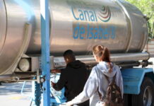 Alcalá mantiene el reparto de agua con cisternas mientras persistan los problemas de suministro