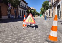 Cortes de tráfico en la calle Santiago para los próximos días por mantenimiento de la calzada