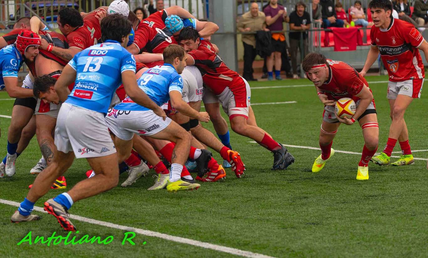 El Rugby Alcalá sufre para vencer a Cisneros y se pone líder