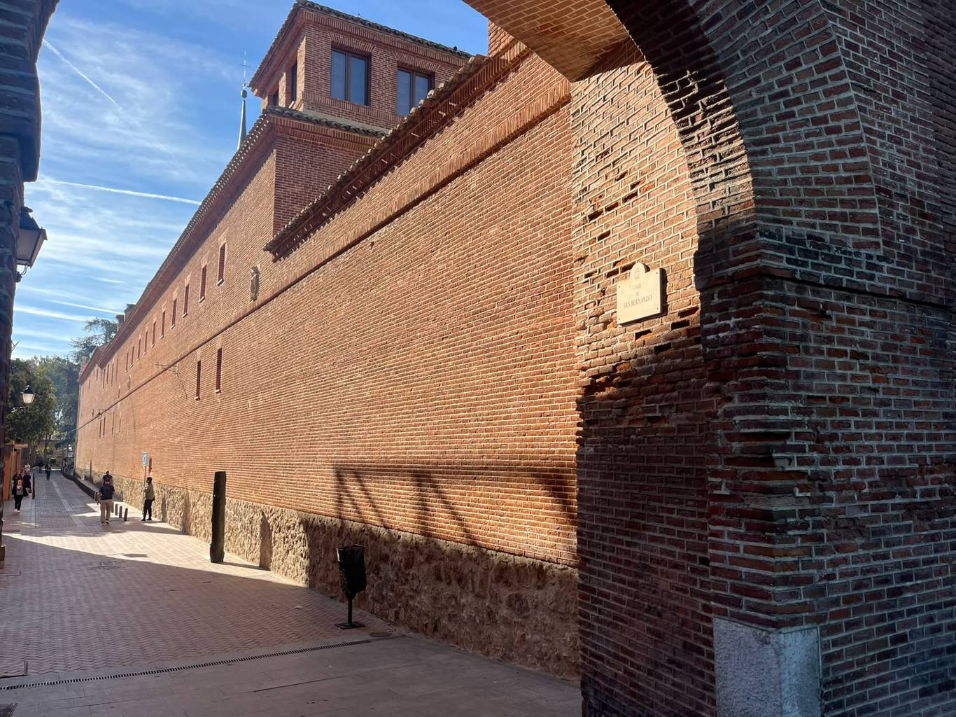 La Junta de Gobierno Local impulsa la restauración del arco de San Bernardo de Alcalá
