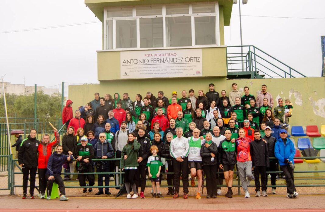 El Club Atletismo Ajalkalá celebra 50 años con un relevo de 24 horas y 268 kilómetros - imagen 1