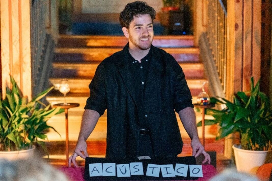 Adrián Marmac presenta 'Acústico', magia de cerca con música en directo en las Escolapias - imagen 1